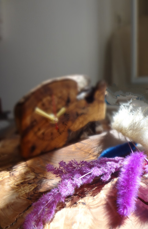 ساعت روستیک رومیزی متریال چوب خوش نقش زیتون جنگلی موتورتایوان