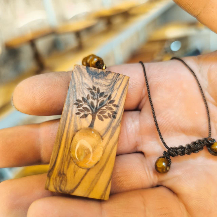 گردنبندوسنگ تزئینی