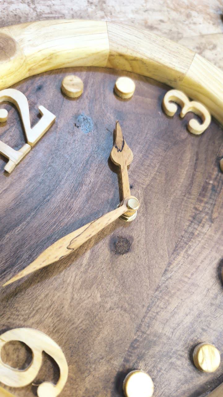 ساعت چوبی دیواری