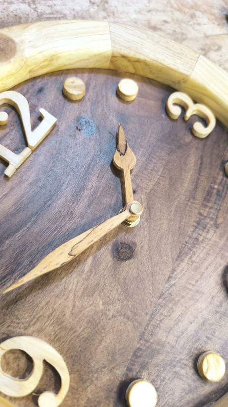 ساعت چوبی دیواری