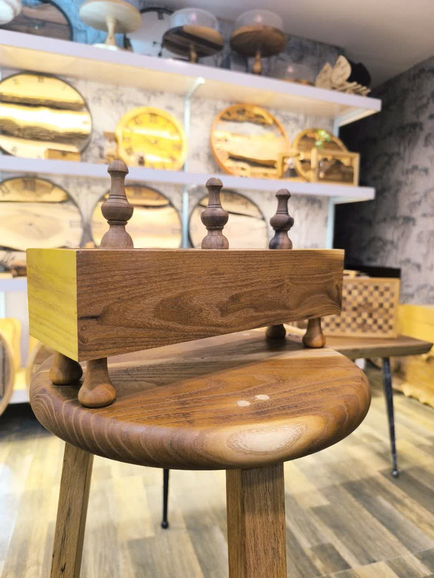 شکلاتخوری چوبی