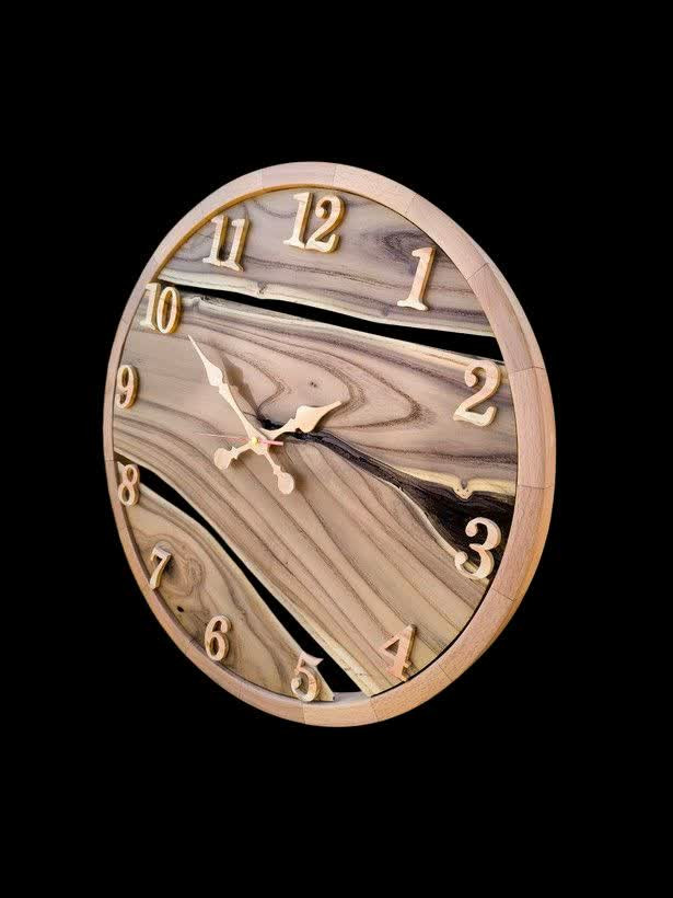 ساعت دیواری بزرگ چوبی