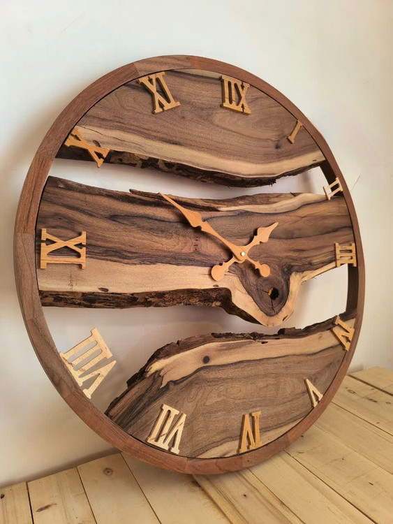 ساعت دیواری چوبی